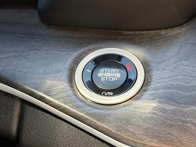 Used 2025 Jeep Grand Cherokee Limited AWD/4WD image 34