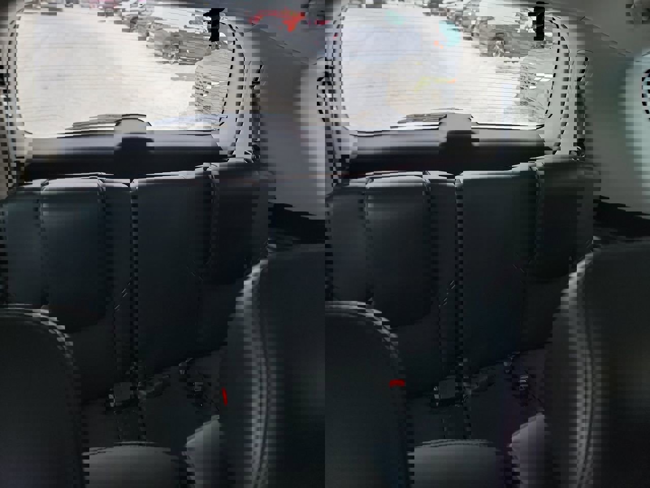 Used 2023 Nissan Armada SV image 21