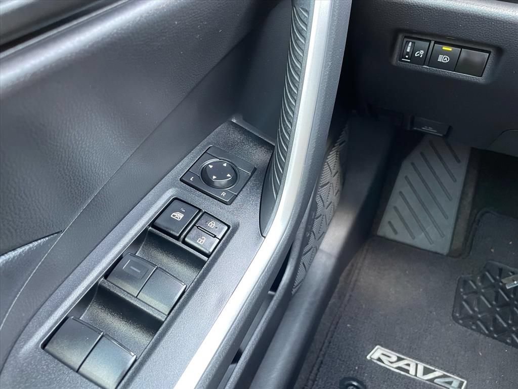 Used 2023 Toyota RAV4 LE FWD image 11