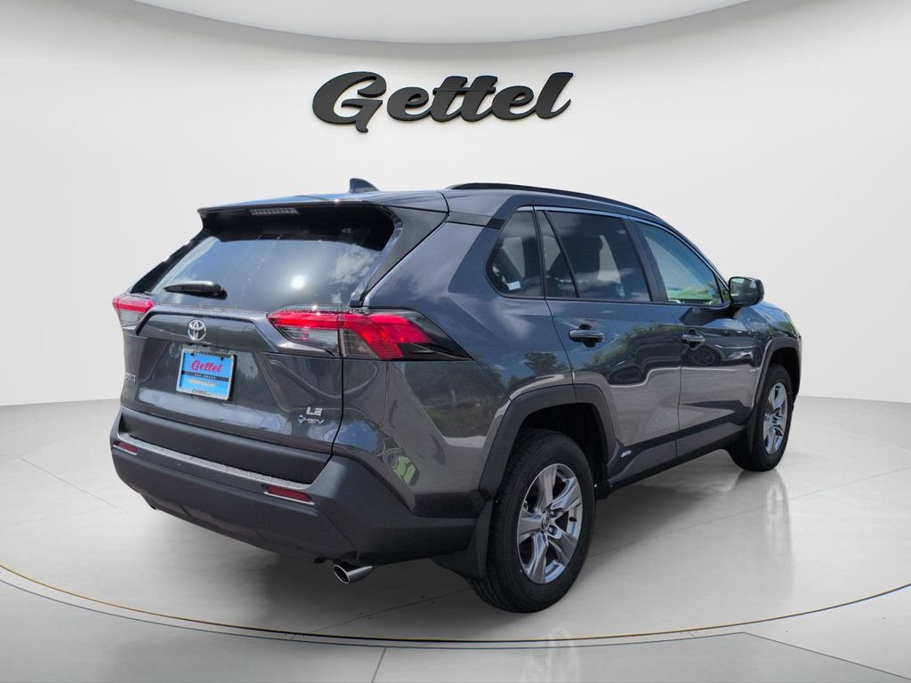 Used 2025 Toyota RAV4 LE AWD/4WD image 5