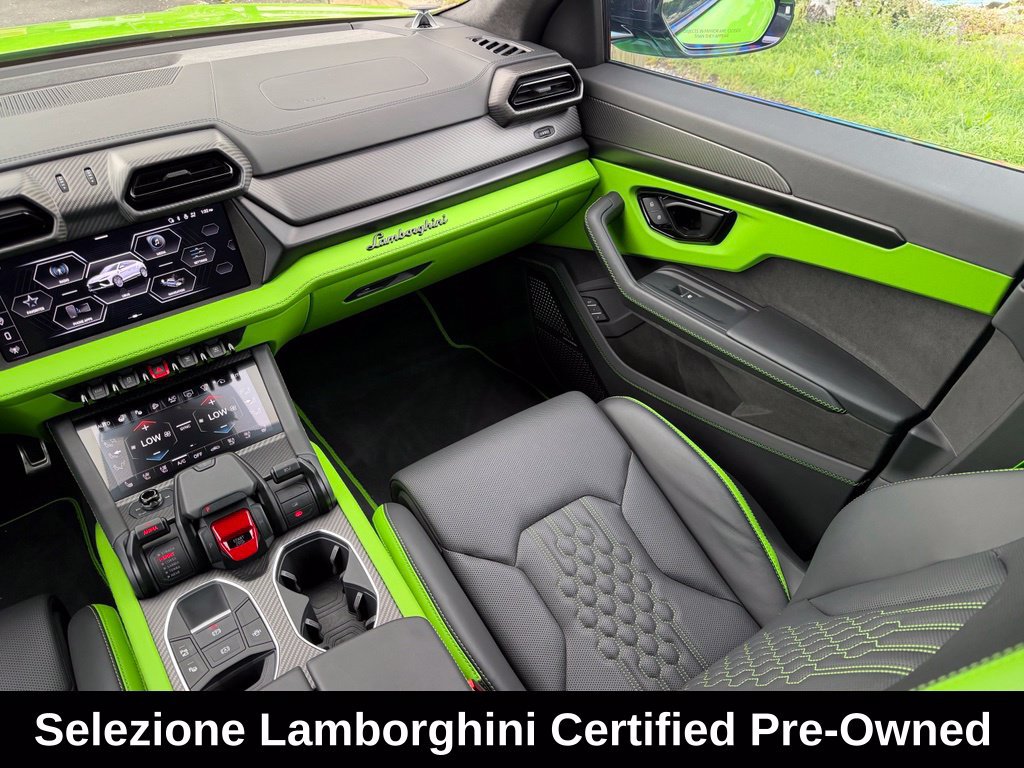 Used 2025 Lamborghini Urus SE AWD/4WD image 34