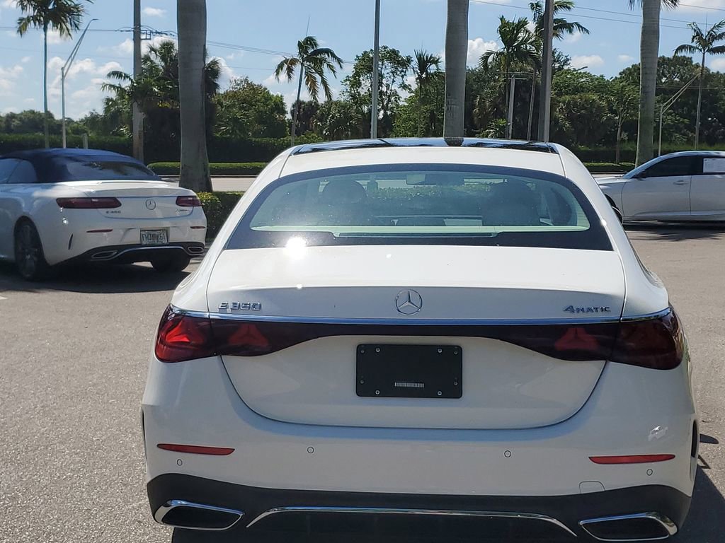Used 2025 Mercedes-Benz E 350 4MATIC Sedan image 5