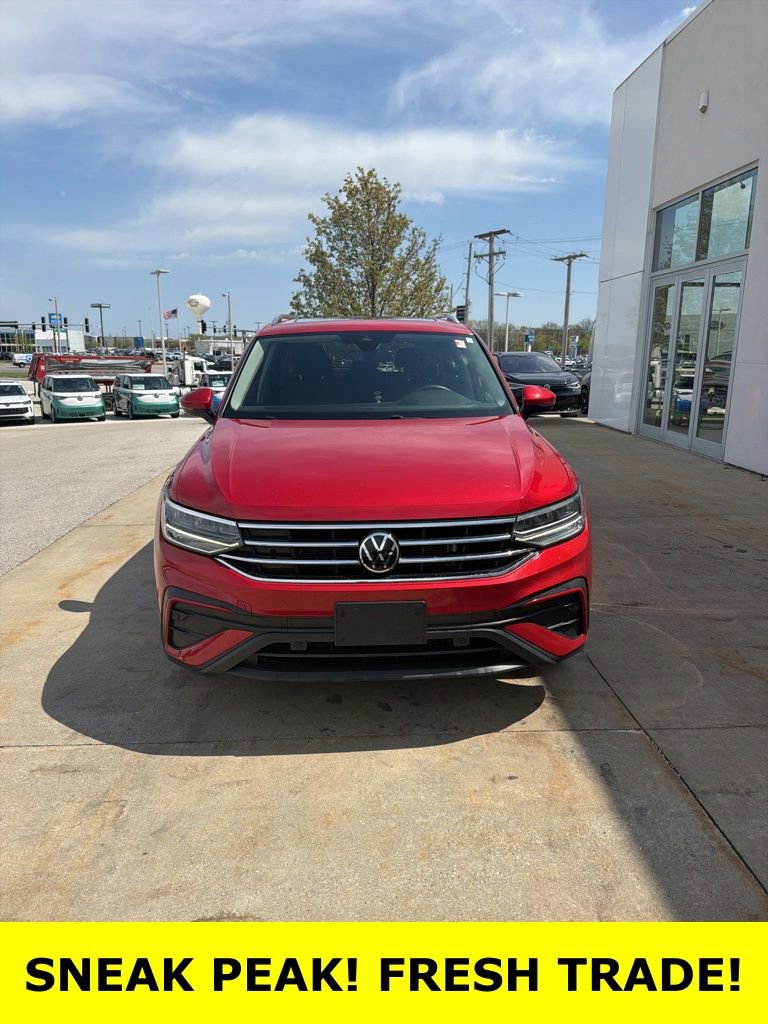 Certified 2022 Volkswagen Tiguan SE w/ Panoramic Sunroof Package AWD/4WD image 2