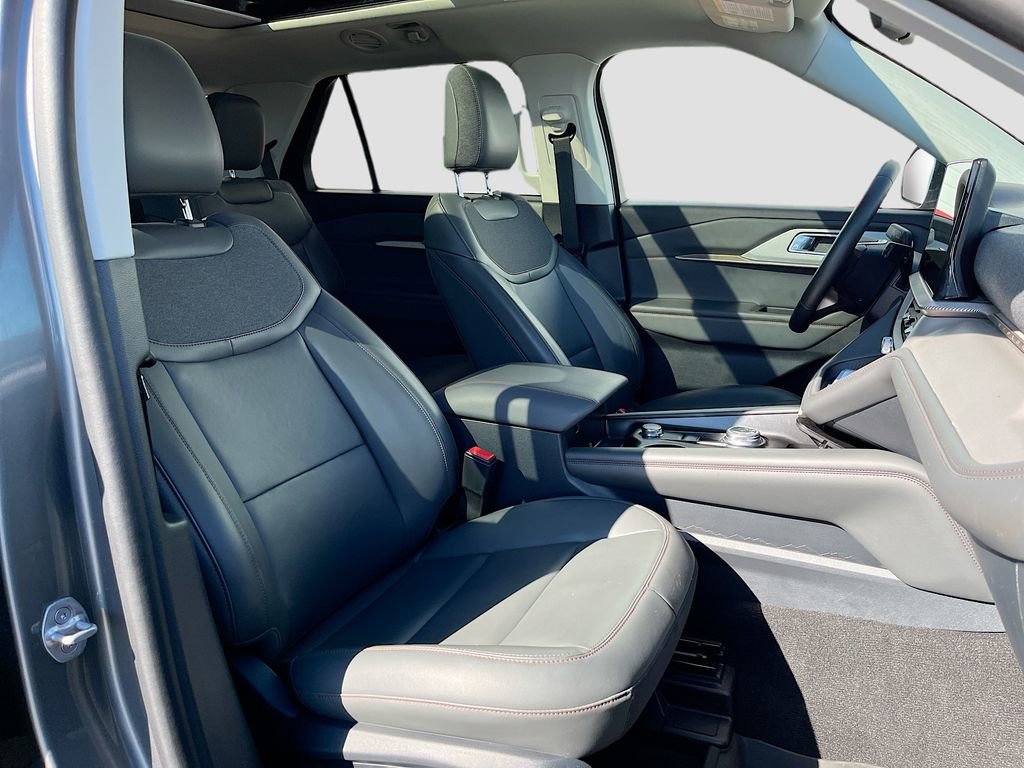 Used 2025 Ford Explorer Active w/ Active Comfort Package image 30