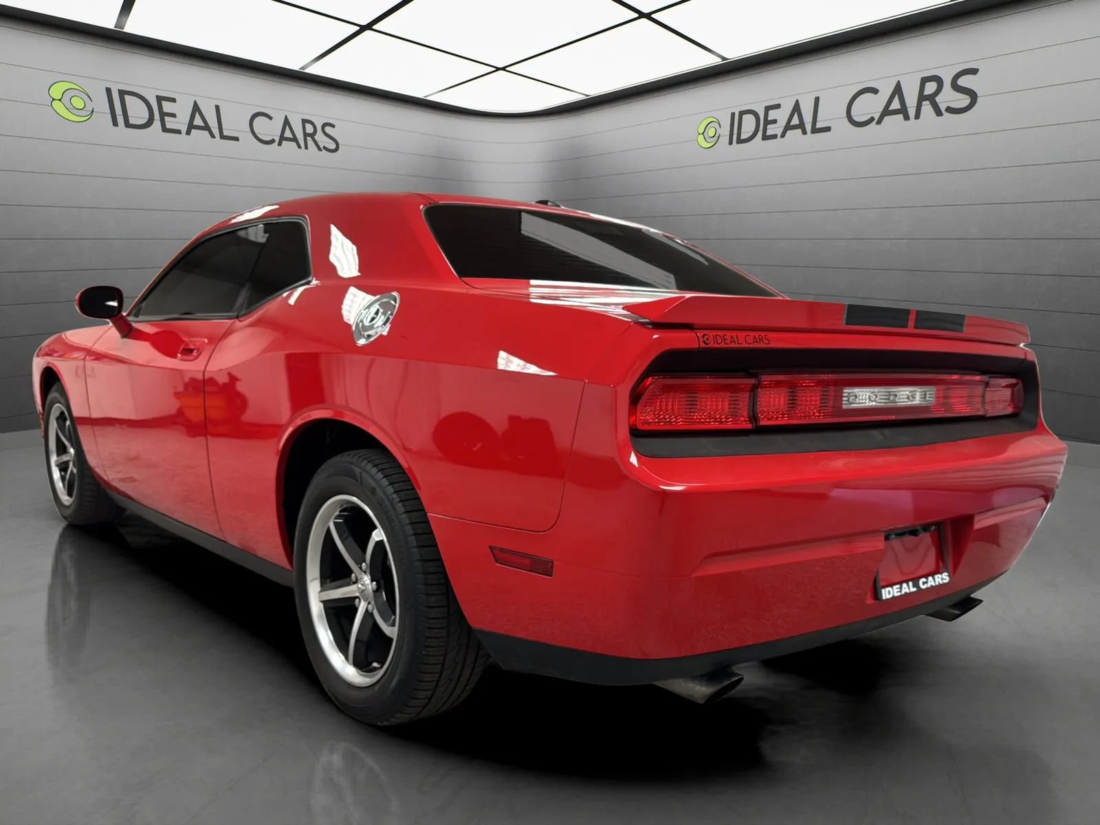 Used 2010 Dodge Challenger SE RWD image 7
