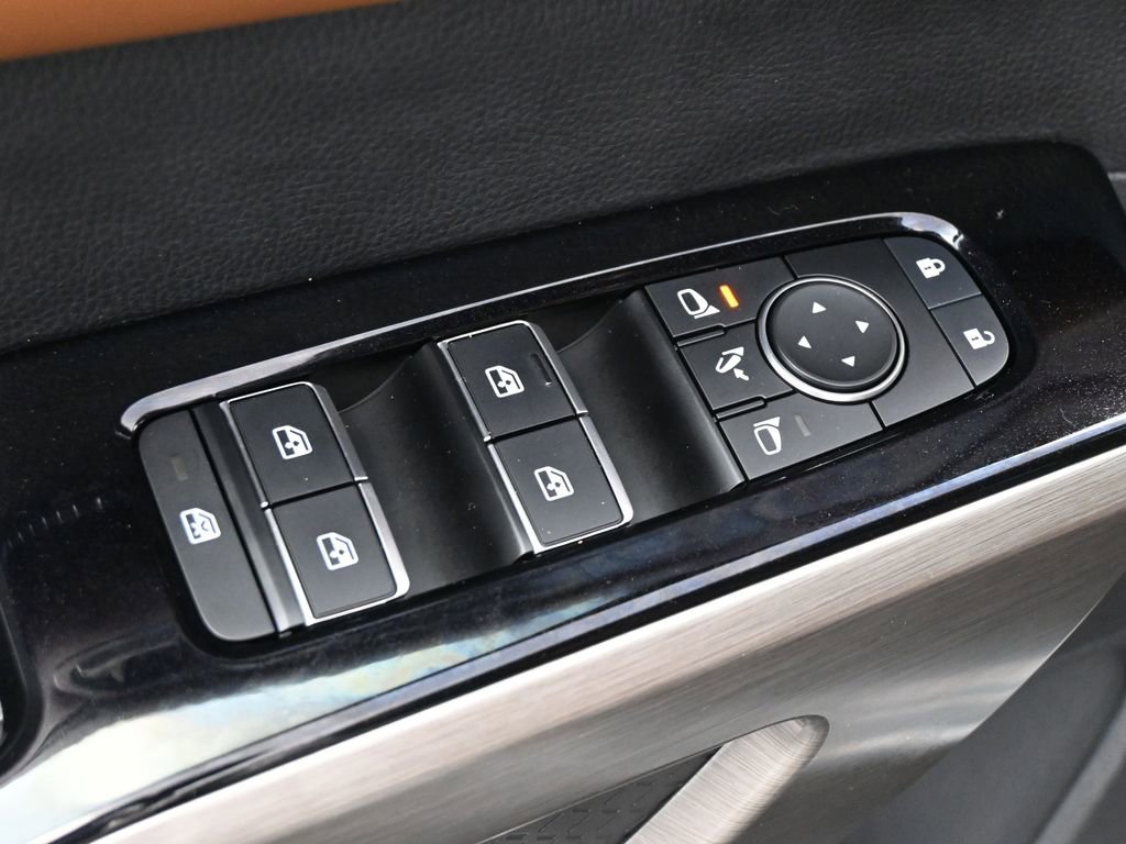 Used 2023 Nissan Pathfinder Platinum image 4