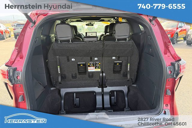 Used 2025 Toyota Sienna Platinum image 27