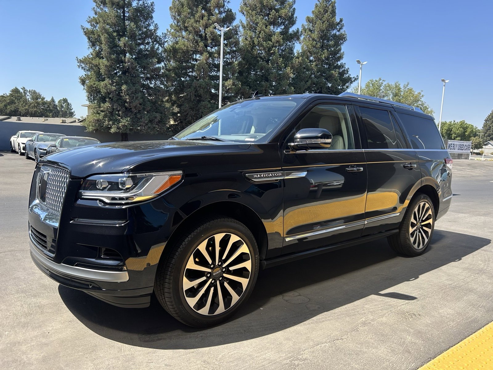 Used 2024 Lincoln Navigator Reserve image 3