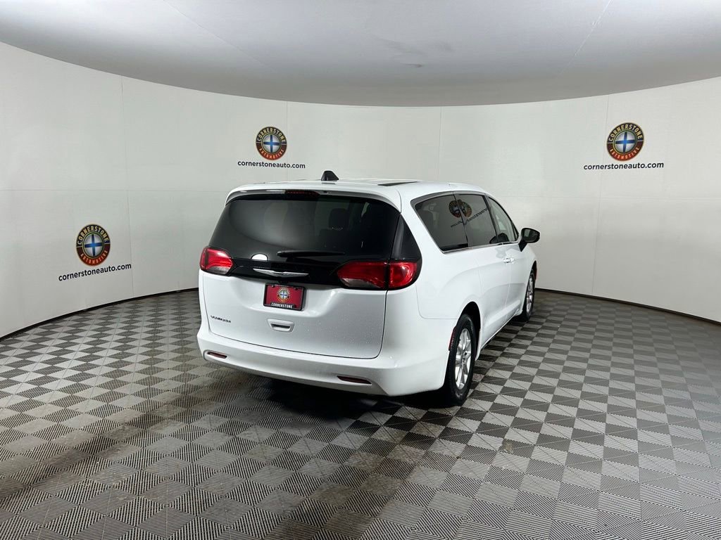 Used 2023 Chrysler Voyager LX FWD image 18