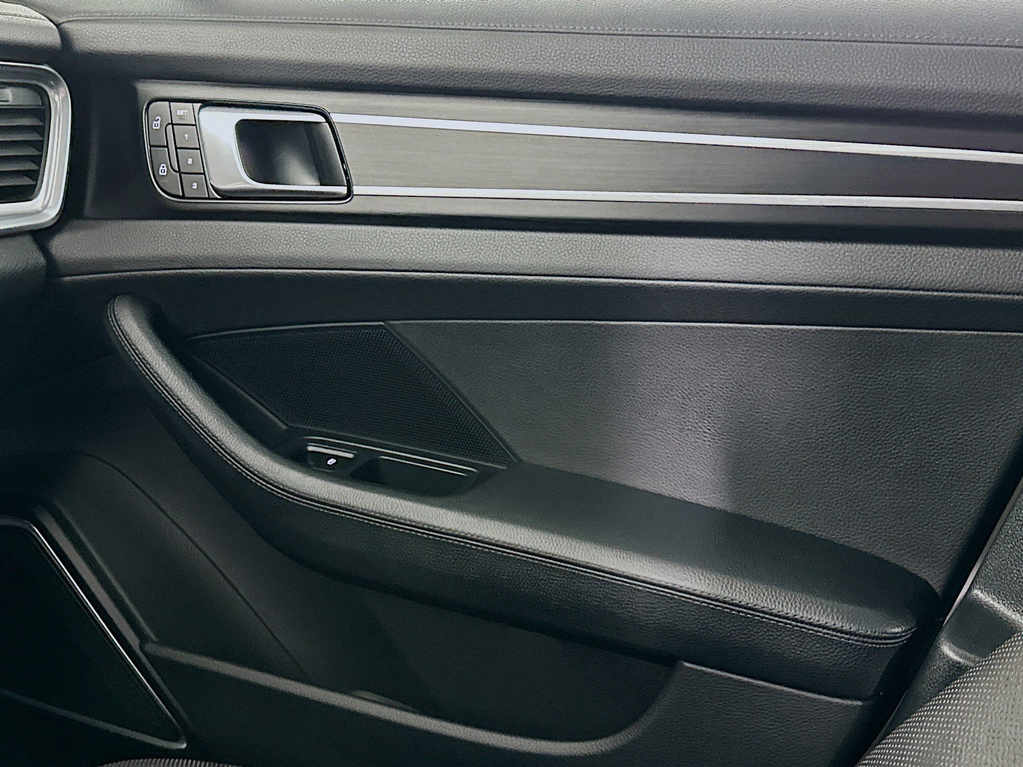 Used 2023 Porsche Panamera 4 Platinum Edition image 17