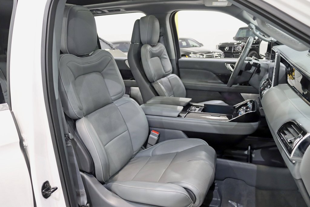 Used 2019 Lincoln Navigator Reserve image 30
