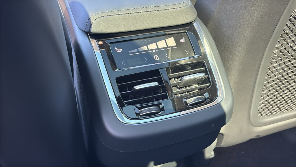 New 2027 Volvo XC60 B5 Ultra AWD/4WD image 9
