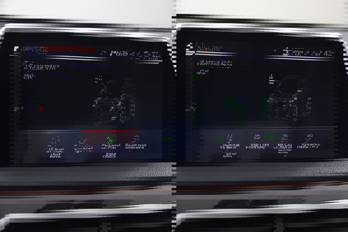 Used 2020 BMW 740i xDrive w/ Cold Weather Package image 39