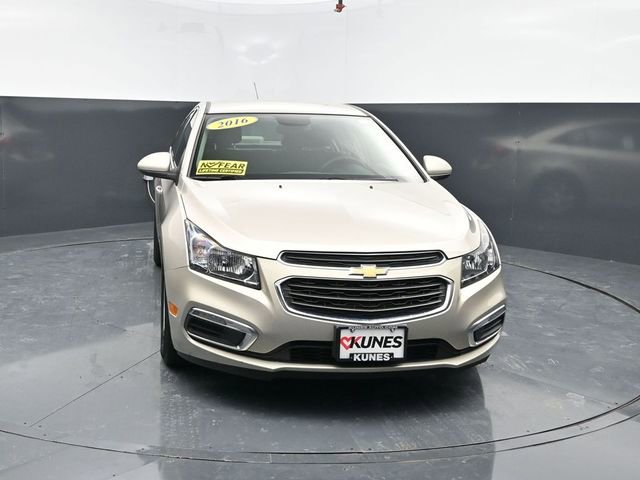Used 2016 Chevrolet Cruze LT image 2