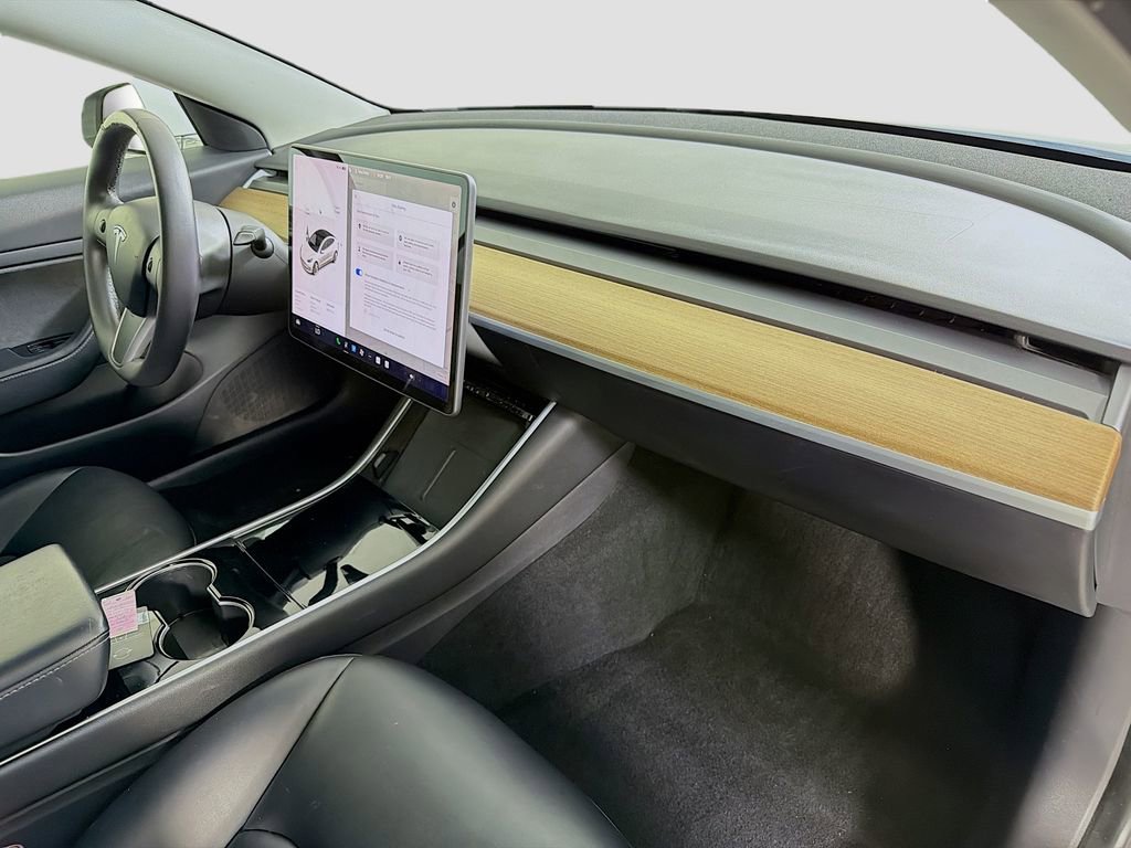 Used 2020 Tesla Model 3 Standard Range RWD image 31