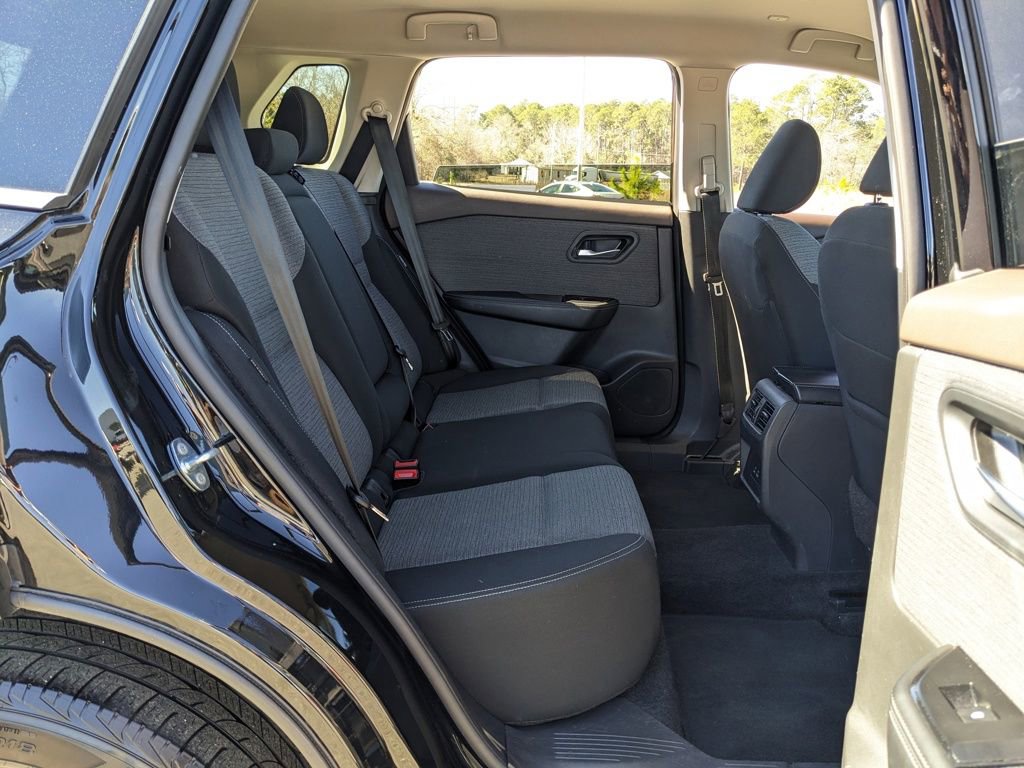 Used 2023 Nissan Rogue SV image 43