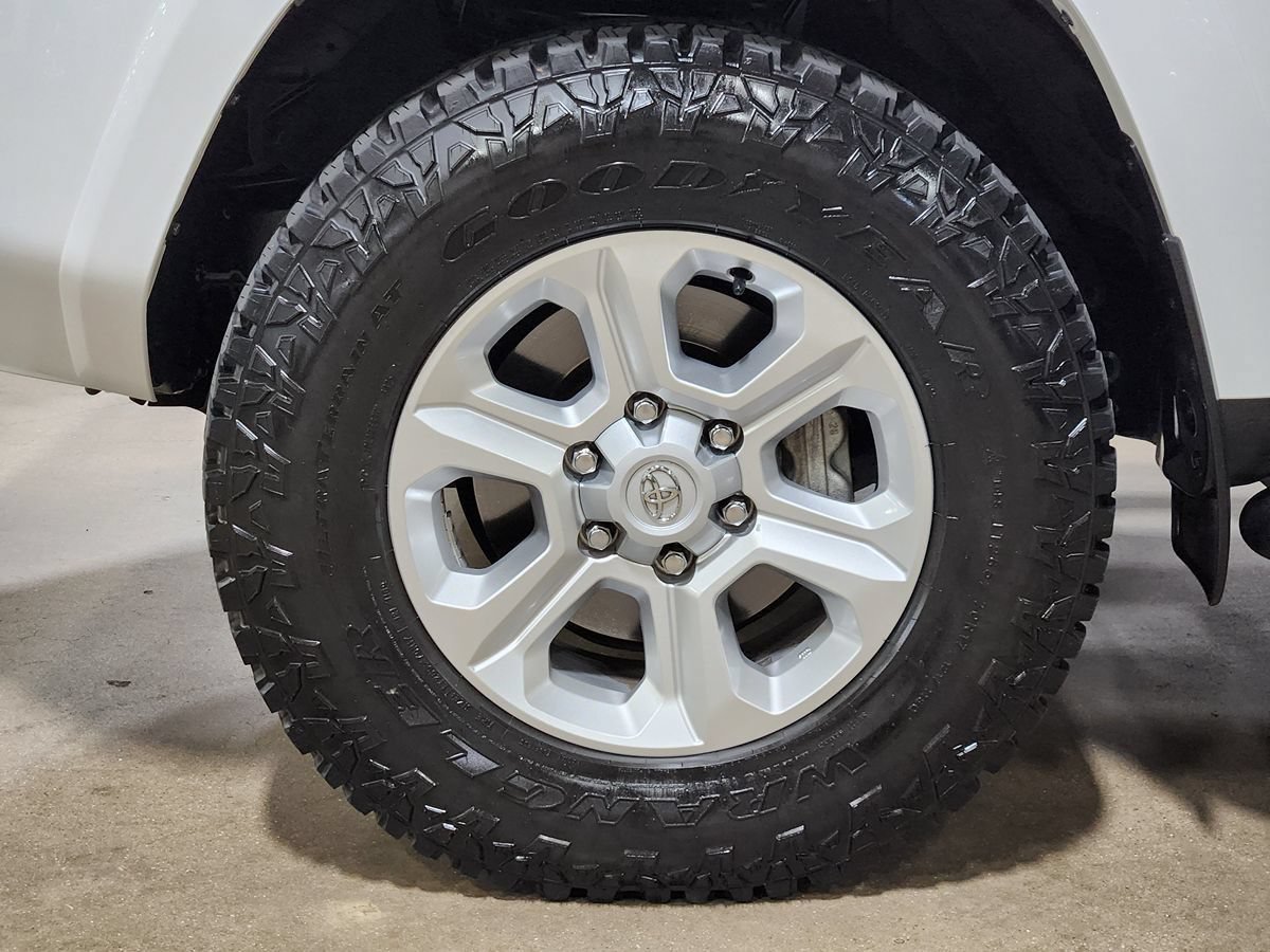 Used 2023 Toyota 4Runner SR5 AWD/4WD image 29