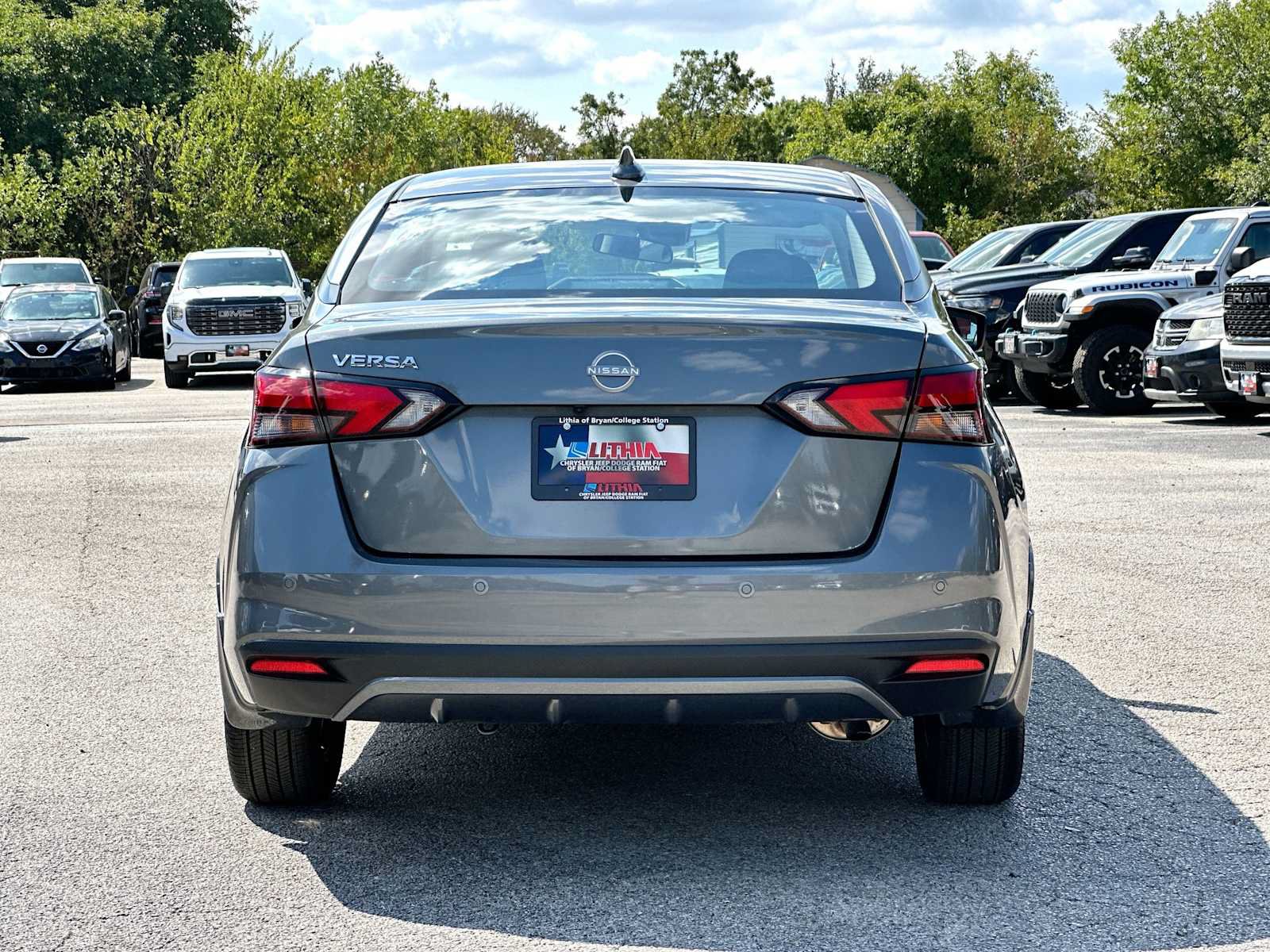 Used 2025 Nissan Versa SV w/ Trunk Package FWD image 14