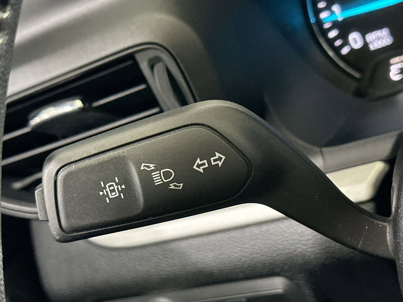 Used 2022 Ford Explorer XLT image 27