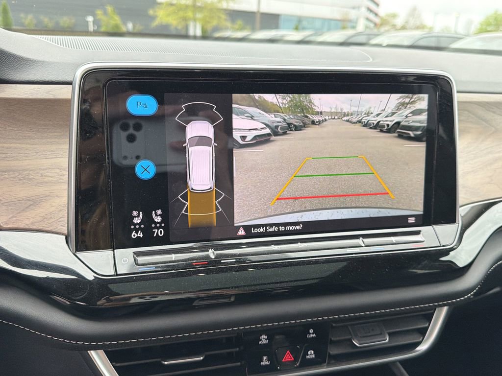 Used 2024 Volkswagen Atlas SE image 30