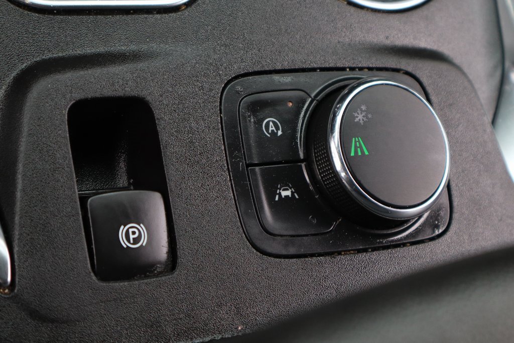 Used 2023 Chevrolet Traverse LT image 30