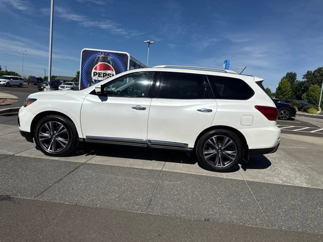 Used 2017 Nissan Pathfinder Platinum w/ Family Entertainment Package AWD/4WD image 10