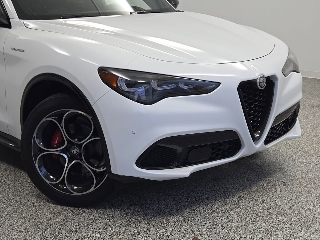 Used 2024 Alfa Romeo Stelvio Veloce image 2