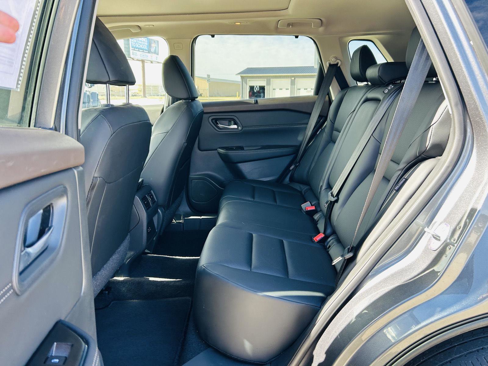 Used 2023 Nissan Rogue SV w/ SV Premium B Package image 27