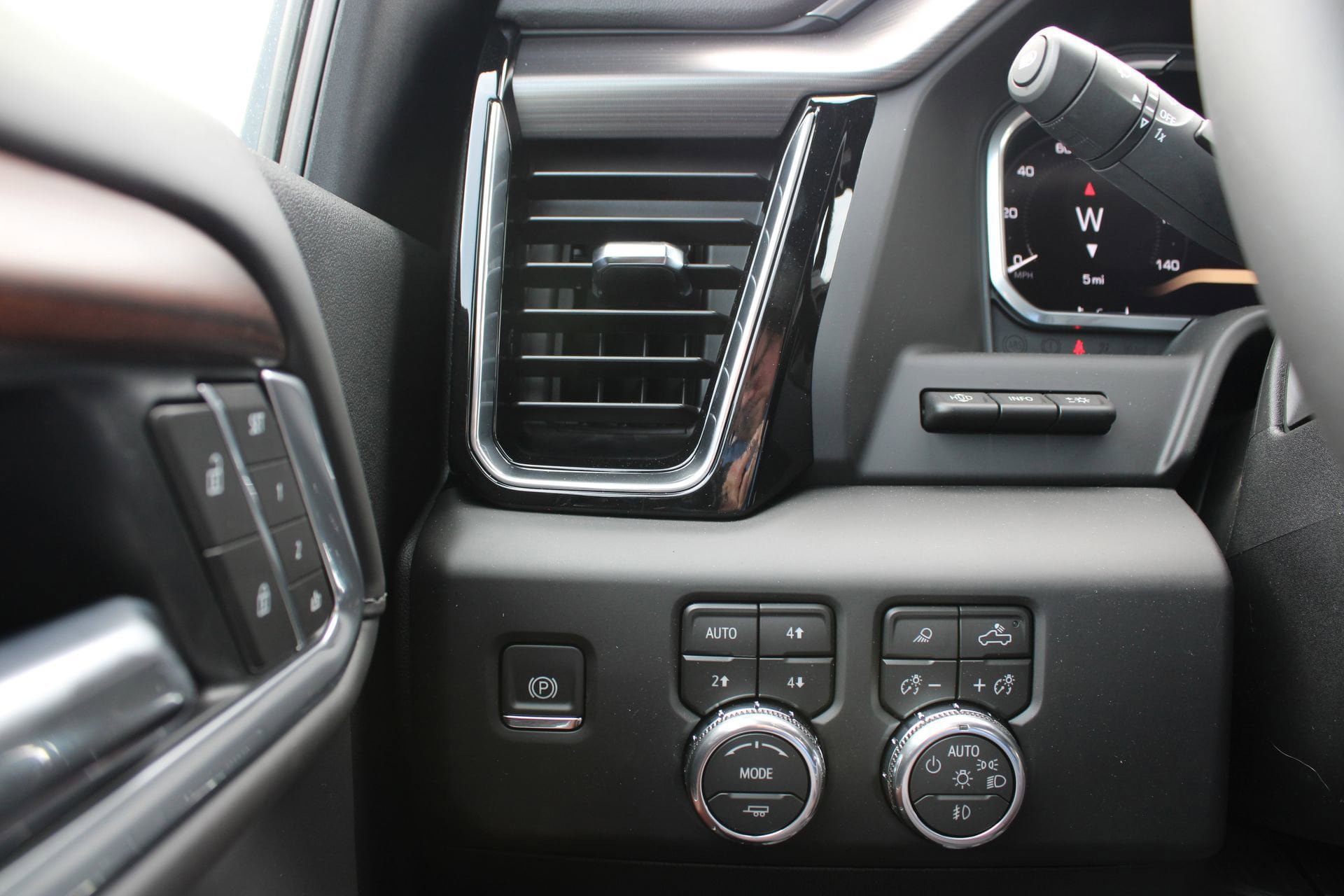 New 2026 GMC Sierra 2500 Denali Ultimate AWD/4WD image 29