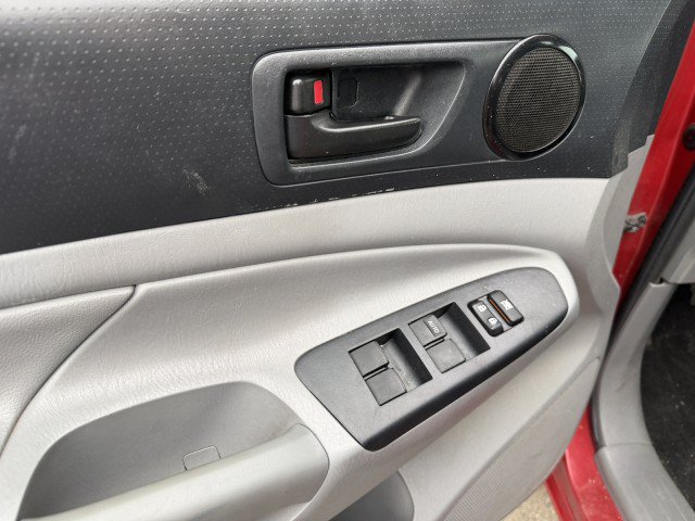 Used 2014 Toyota Tacoma PreRunner w/ Convenience Package RWD image 9