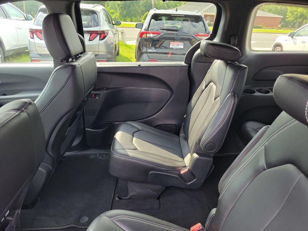Used 2025 Chrysler Pacifica Select FWD image 19