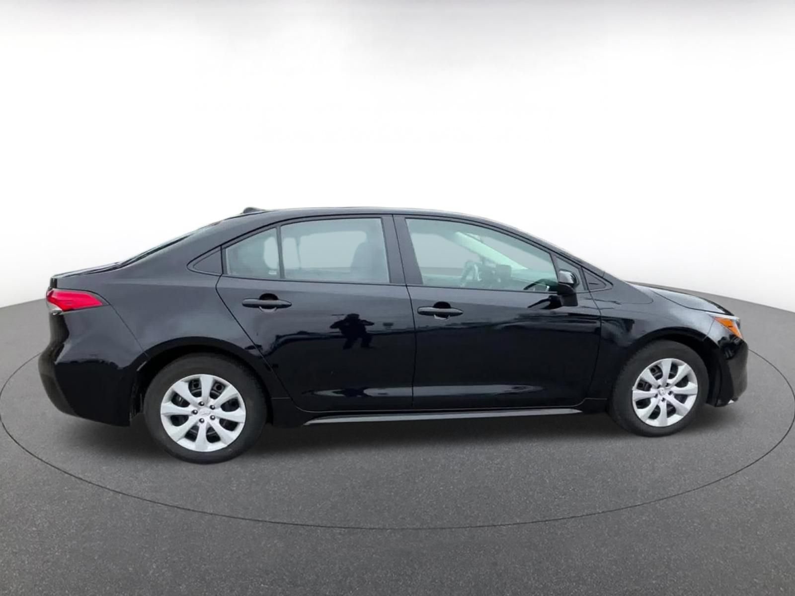 Used 2025 Toyota Corolla LE FWD image 16
