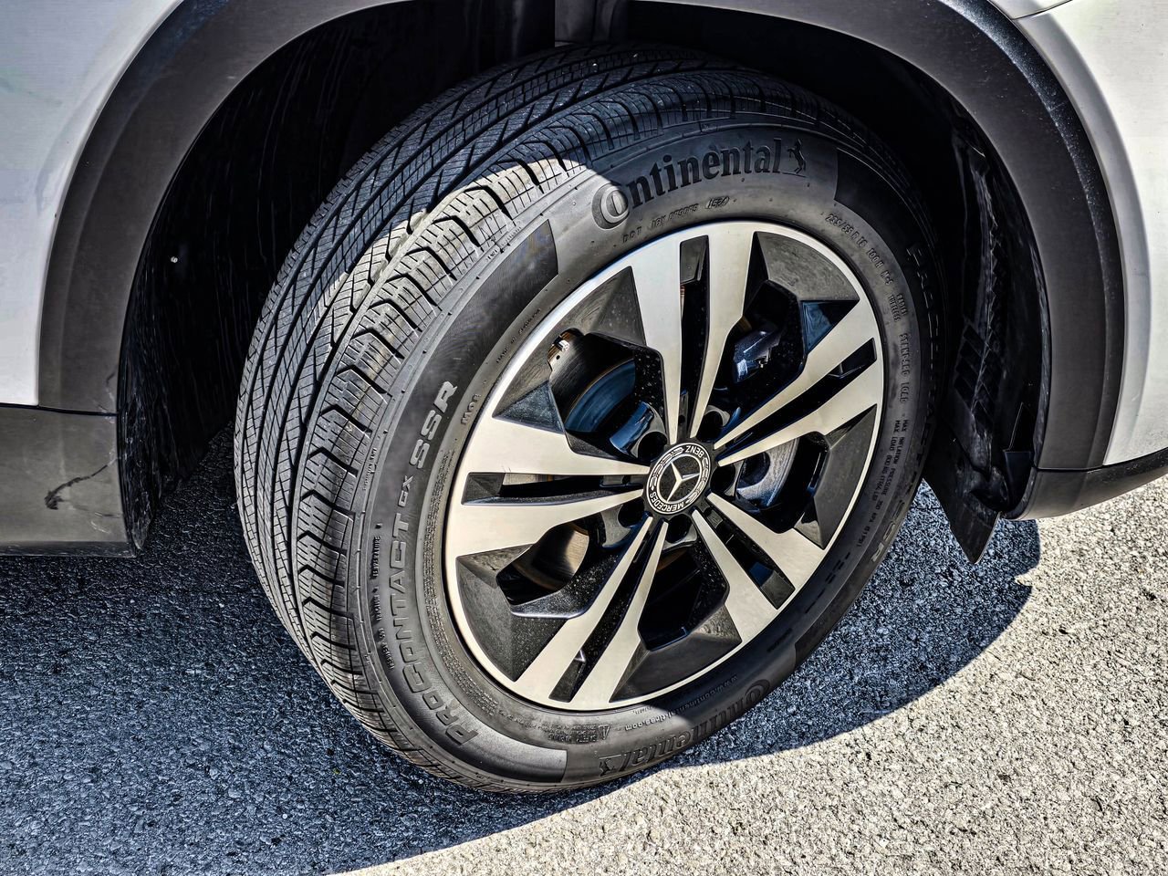 Used 2025 Mercedes-Benz GLB 250 4MATIC image 9