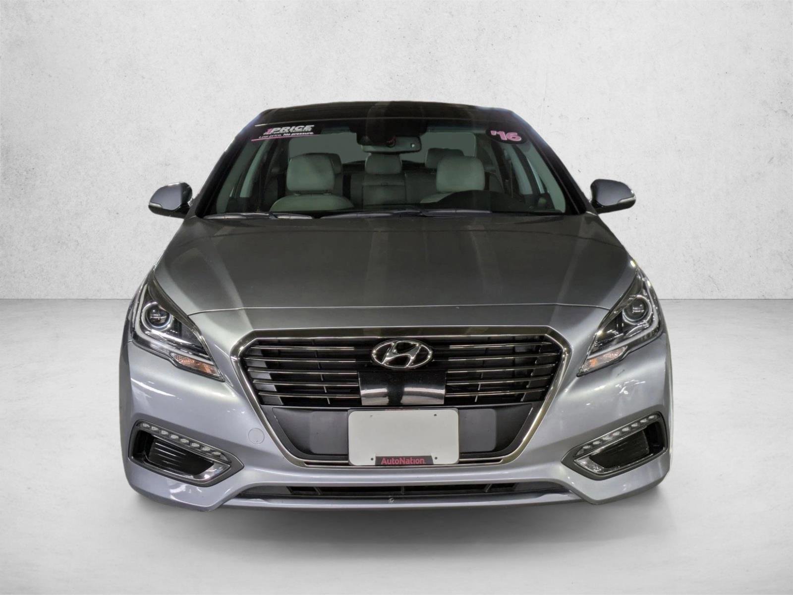 Used 2016 Hyundai Sonata Limited w/ Option Group 02 FWD image 2