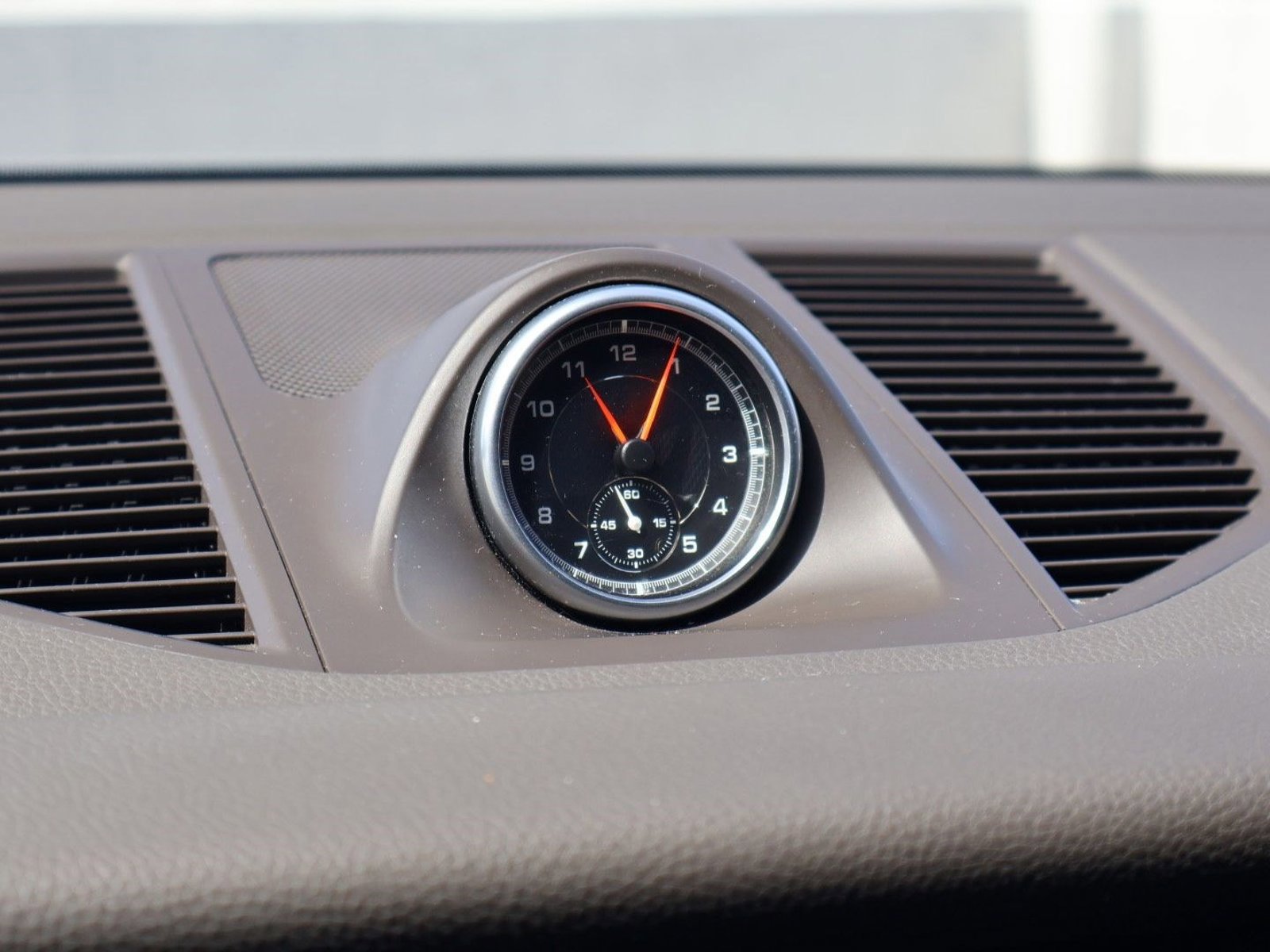 Used 2018 Porsche Macan S image 28