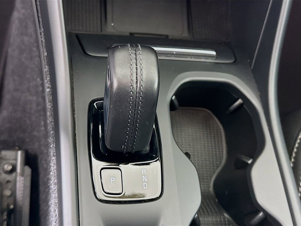 Used 2020 Volvo XC40 T5 Momentum image 17