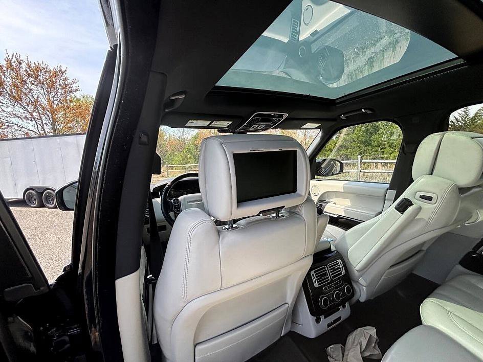 Used 2016 Land Rover Range Rover Supercharged image 17