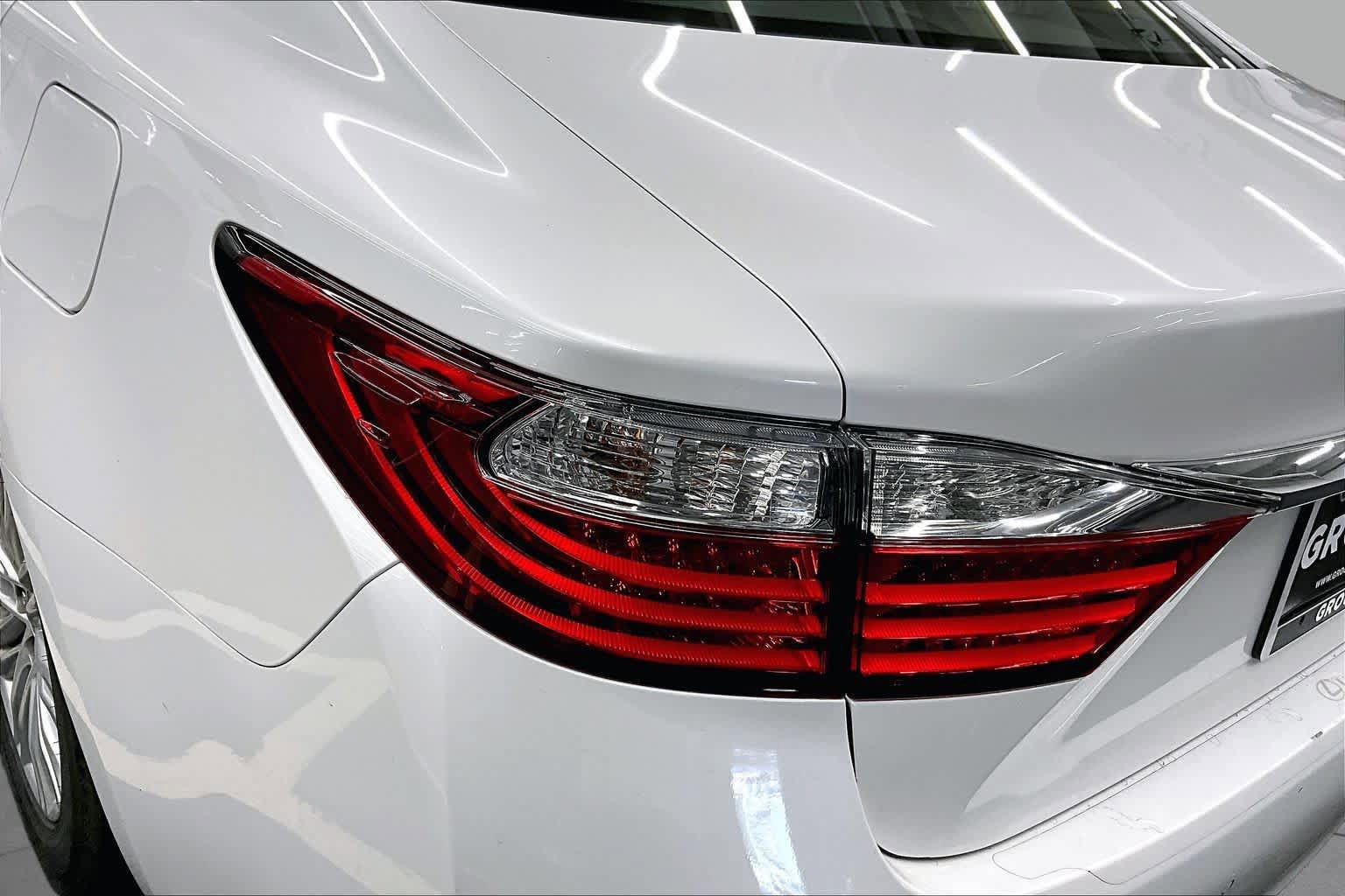 Used 2015 Lexus ES 350 w/ Premium Package FWD image 28