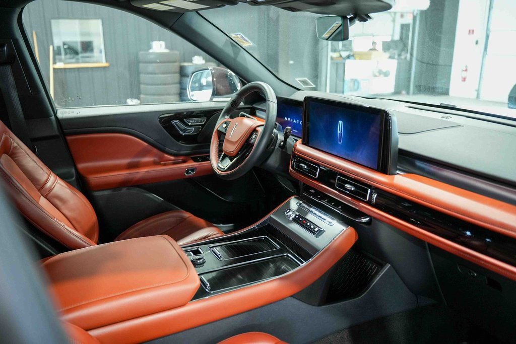 Used 2025 Lincoln Aviator Reserve w/ Jet Appearance Package image 21