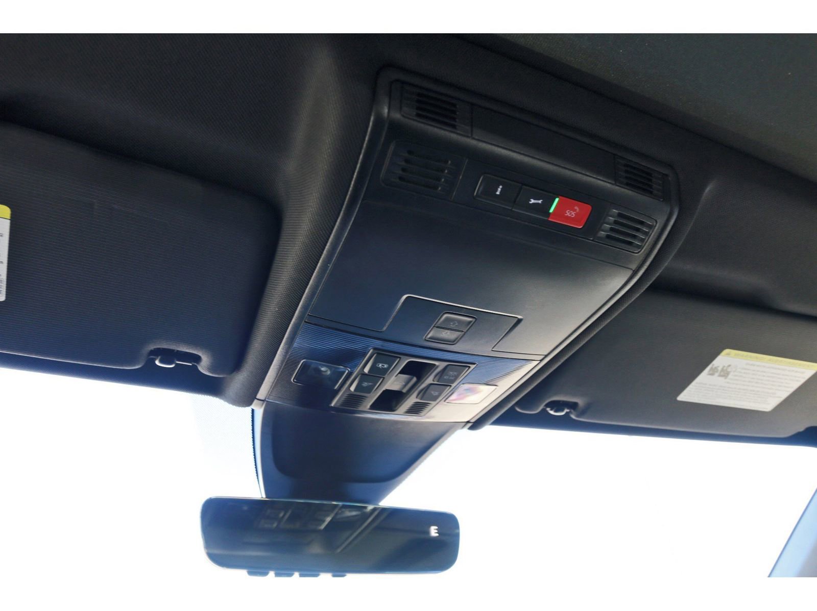 Used 2024 Volkswagen Tiguan SE R-Line w/ MDO Package, Three-Row image 25