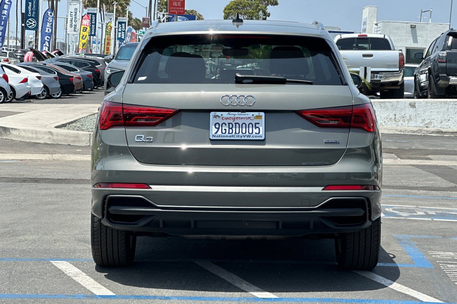 Used 2023 Audi Q3 2.0T Premium w/ Convenience Package AWD/4WD image 5