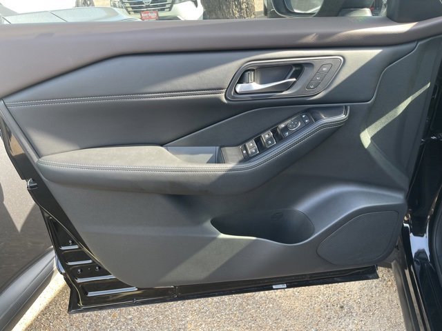 Used 2023 Nissan Rogue SL w/ SL Premium Package image 26