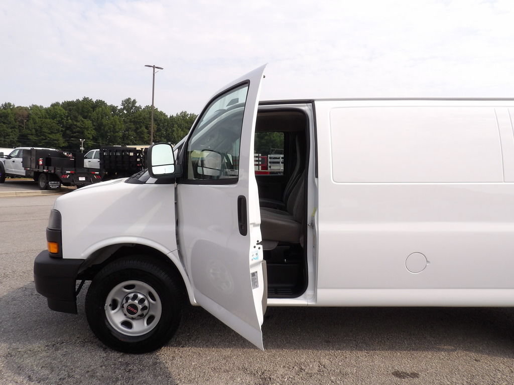 Used 2022 GMC Savana 2500 RWD image 13
