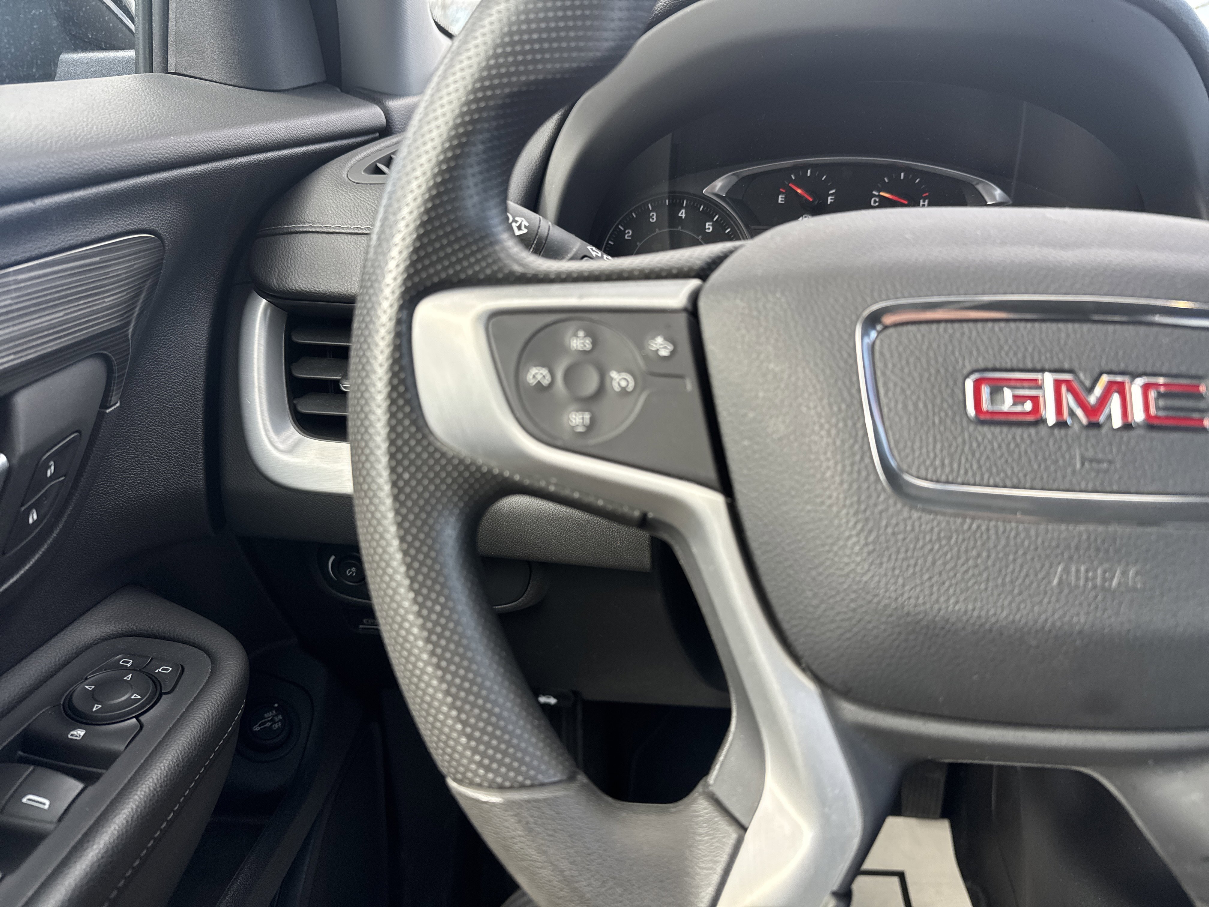 Used 2024 GMC Terrain SLE w/ Driver Convenience Package AWD/4WD image 18