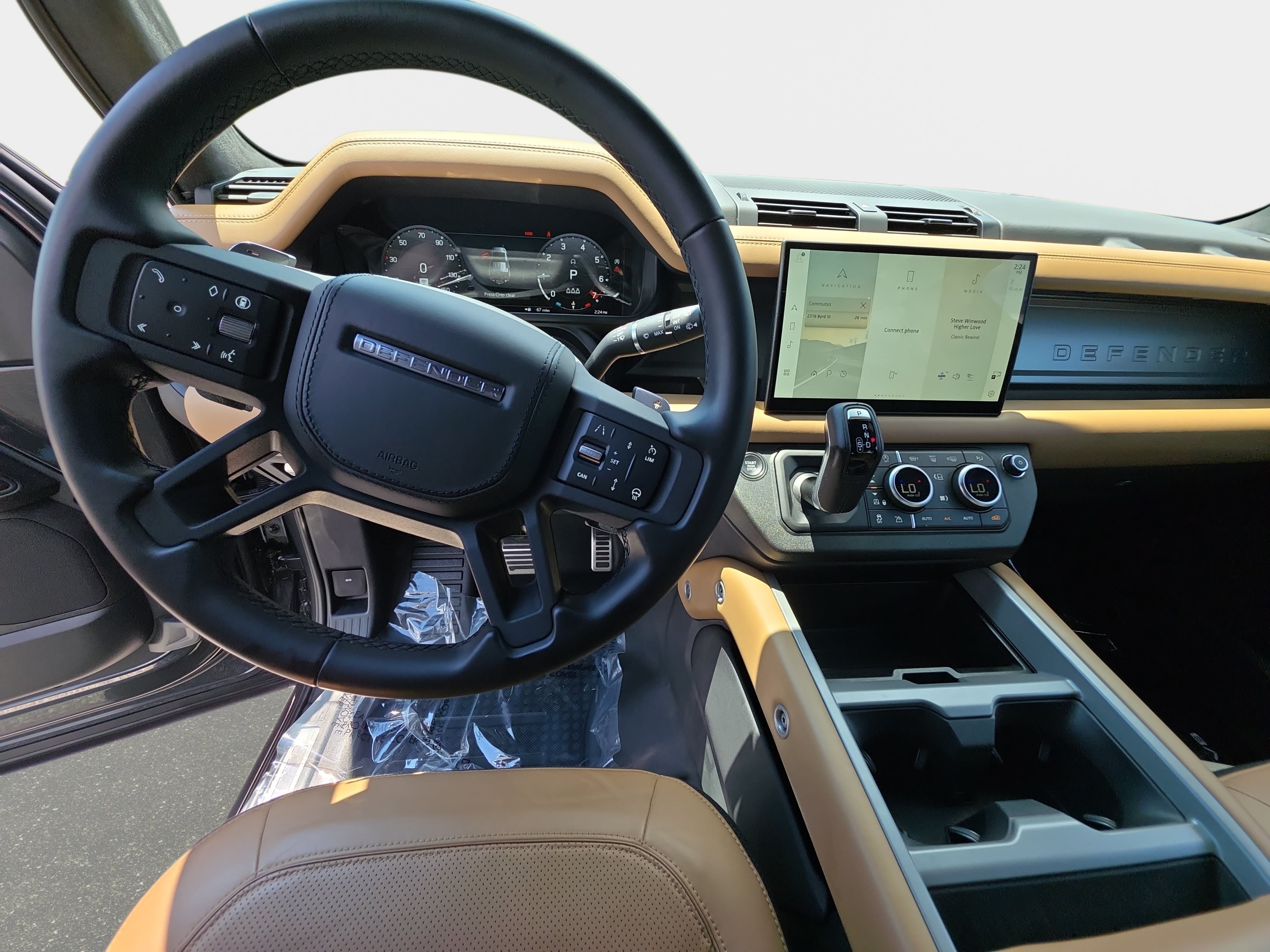 Used 2025 Land Rover Defender 110 V8 AWD/4WD image 15
