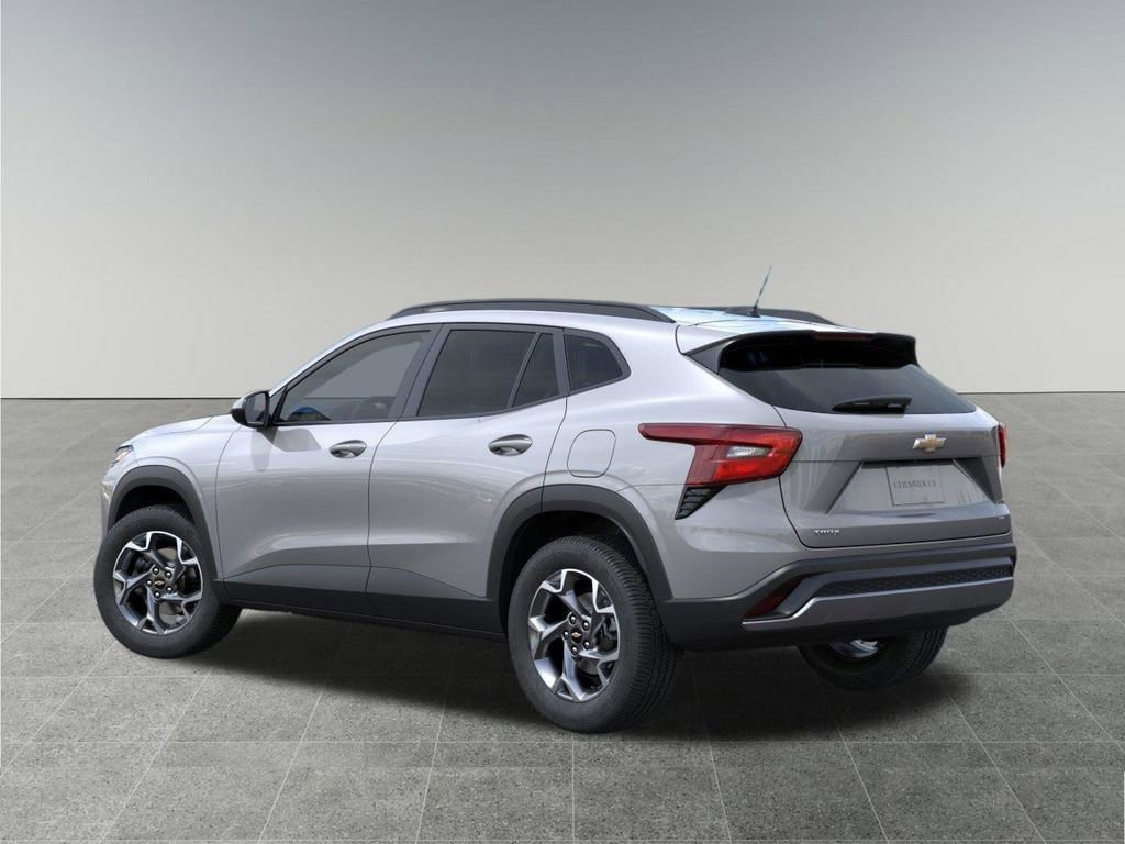 New 2026 Chevrolet Trax LT w/ Driver Confidence Package FWD image 3