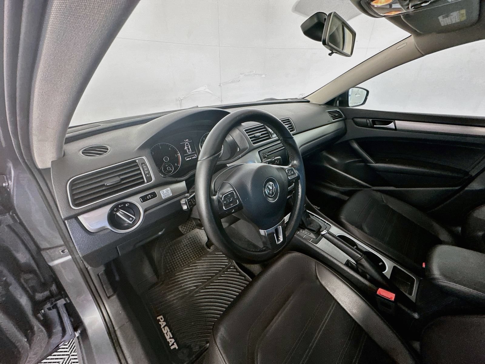 Used 2015 Volkswagen Passat TDI SE FWD image 9