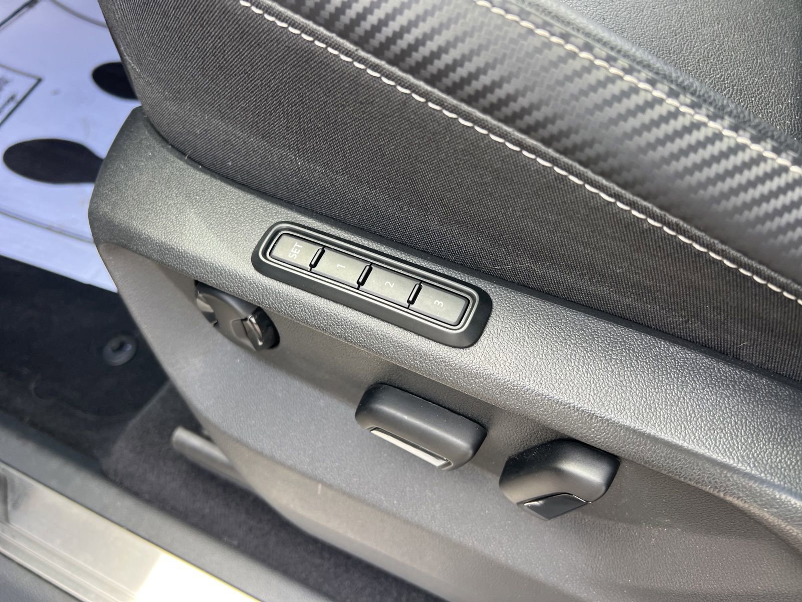 Certified 2023 Volkswagen Atlas Cross Sport SEL R-Line AWD/4WD image 34