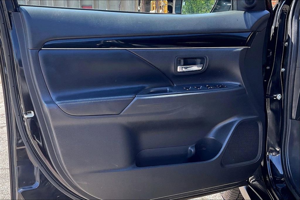 Used 2020 Mitsubishi Outlander SE AWD/4WD image 22