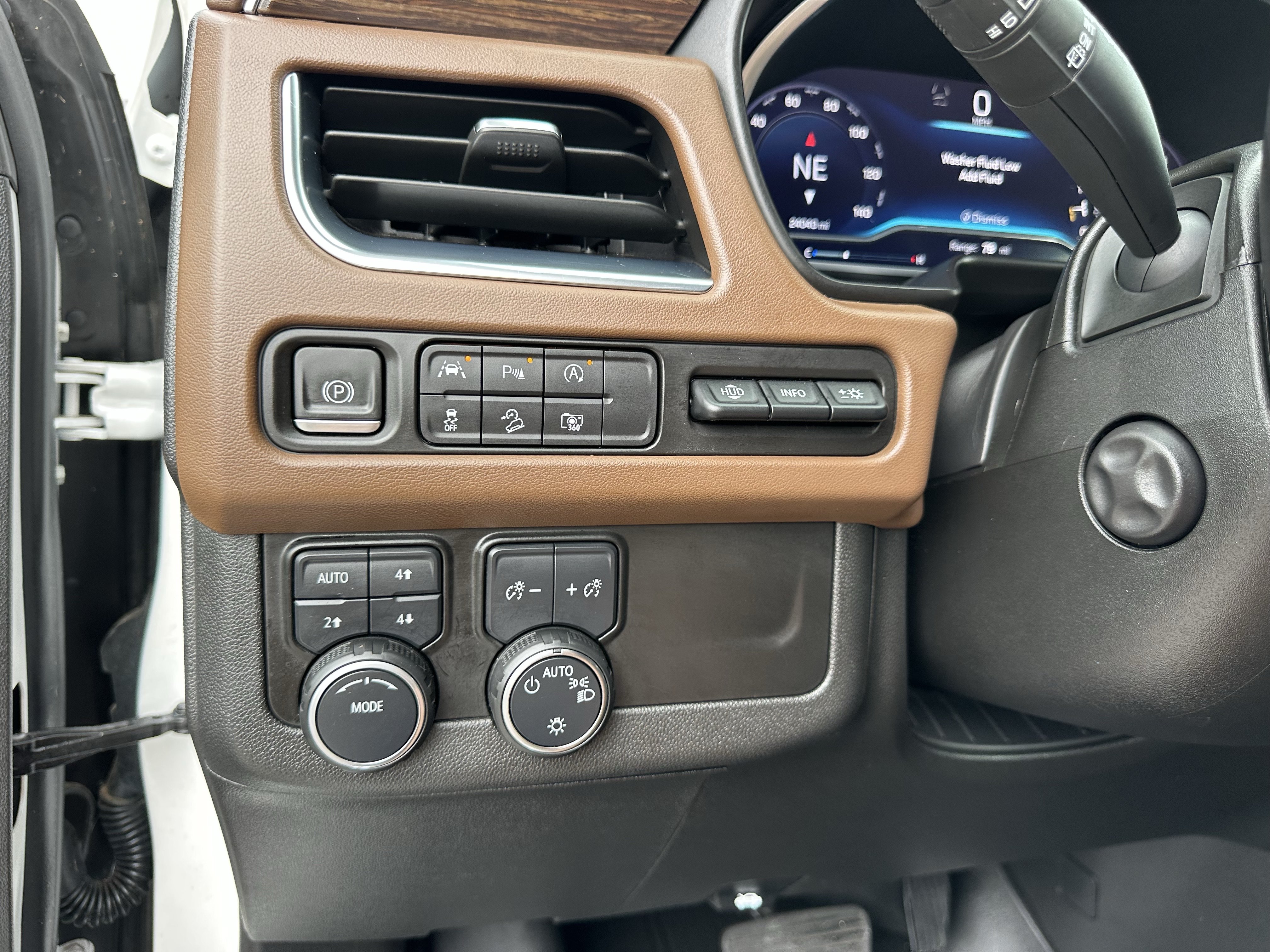 Certified 2023 Chevrolet Suburban High Country w/ Premium Package 2 AWD/4WD image 34